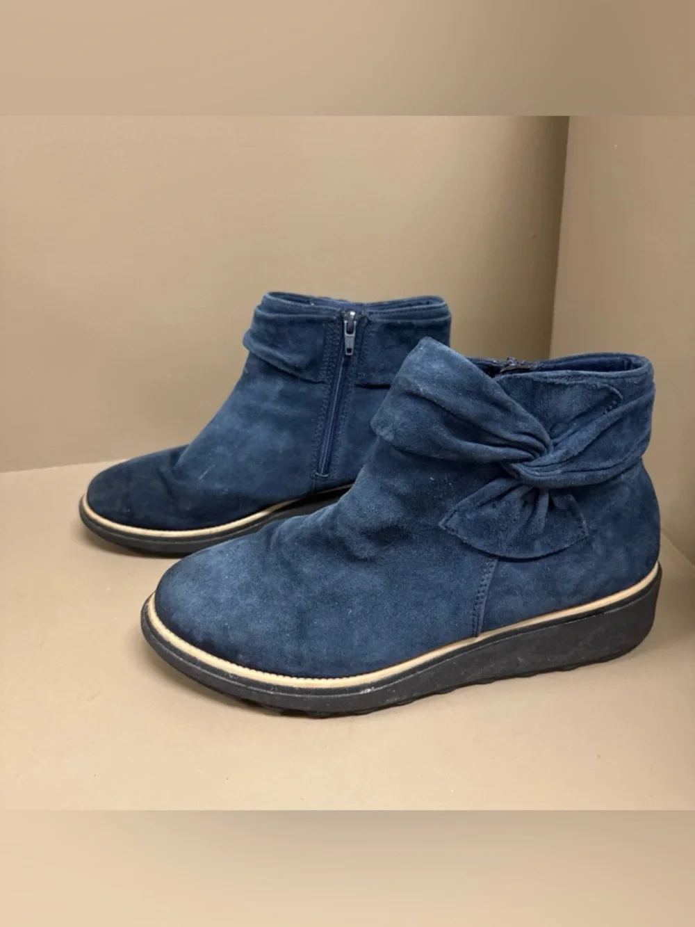 Clarks Sharon Salon Blue Suede Ankle Boots W/ Bow Side Zip Women’s Booties